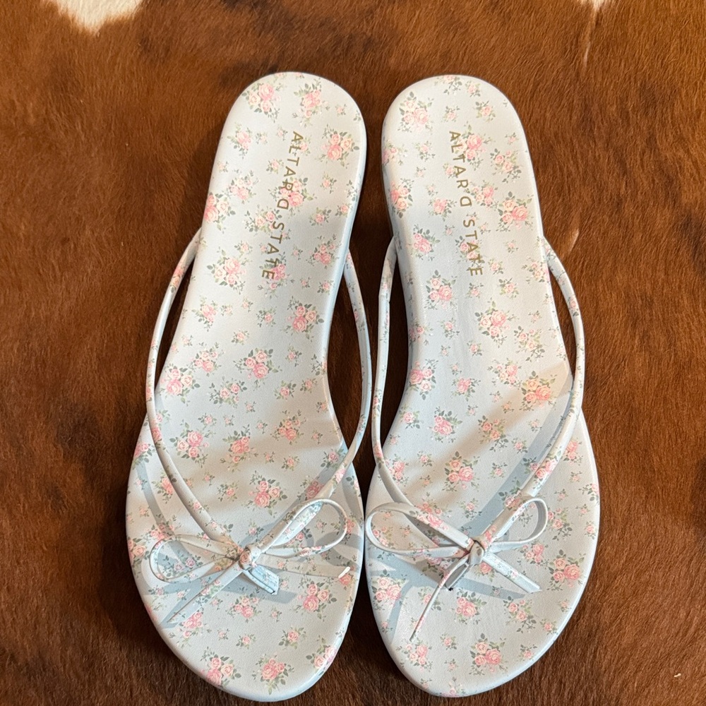🚨SOLD🚨Altar’d State Floral Sandals